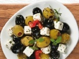 Zmes olív a mäkkého syra